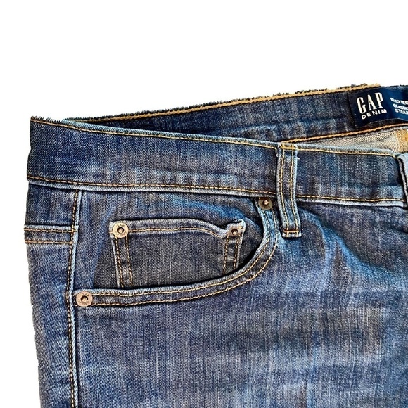 GAP Classic Streight Fit Blue Jeans in Size 16 - Picture 4 of 10